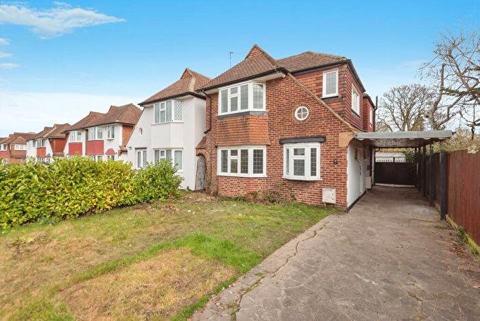 4 Bedroom Link Detached House For Sale In Blakes Avenue, New Malden, KT3