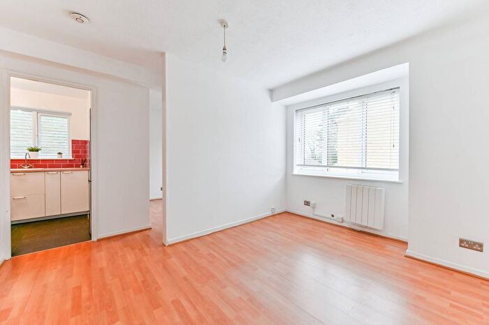 1 Bedroom Flat To Rent In Ludford Close, Croydon, CR0