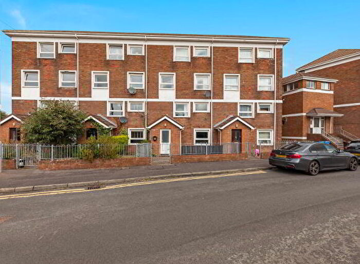 3 Bedroom Apartment / Flats For Sale In A Strand Avenue, Holywood, BT18