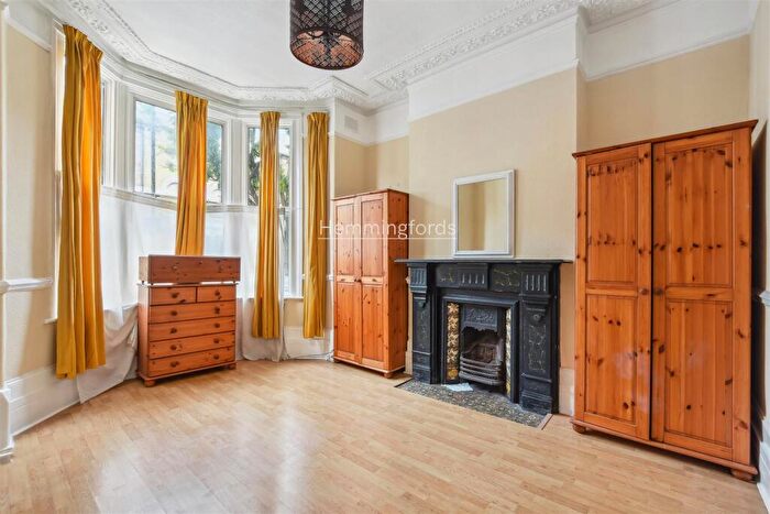 3 Bedroom Apartment To Rent In Digby Crescent, Finsbury Park, N4