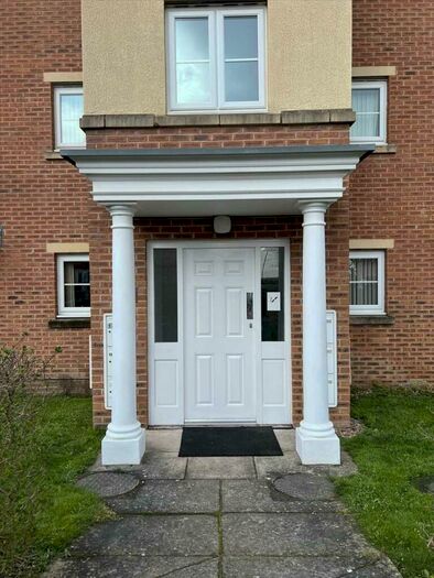 2 Bedroom Apartment To Rent In Garden Close, S60