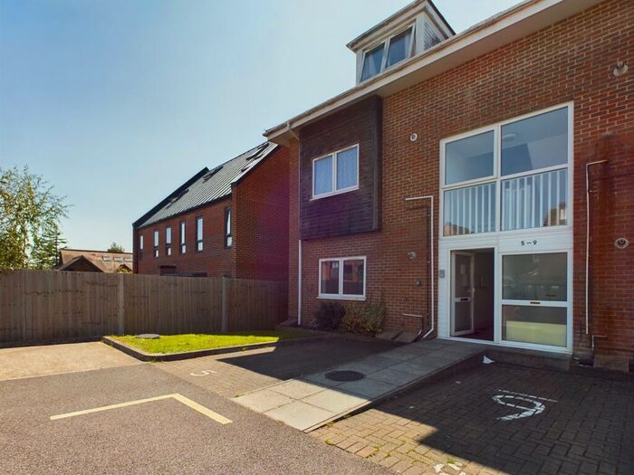 2 Bedroom Flat To Rent In Burt Close, Fareham Park Road, PO15
