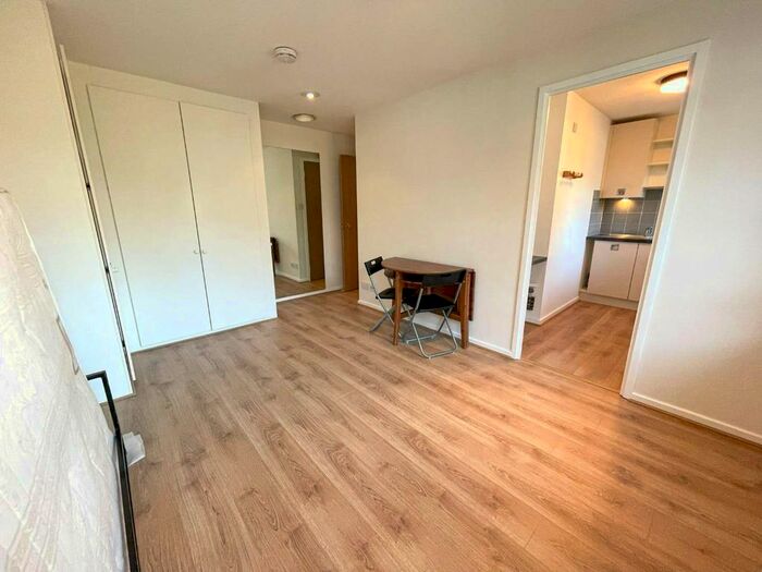 Studio To Rent In Frederick Road, Kennington, London, SE17