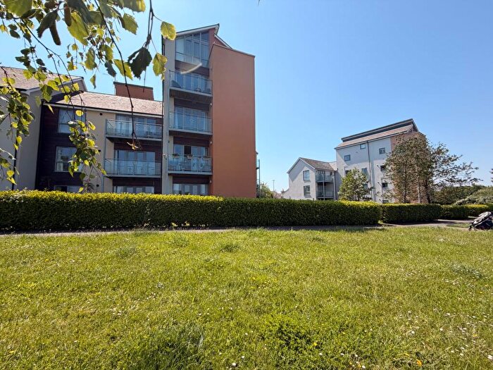 2 Bedroom Apartment For Sale In Kittiwake Drive, Portishead, North Somerset, BS20