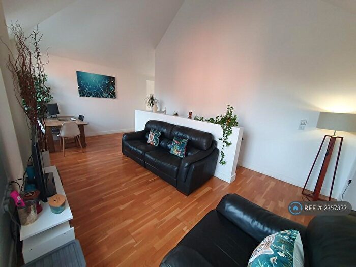 2 Bedroom End Of Terrace House To Rent In Jubilee Street, Salford, M6