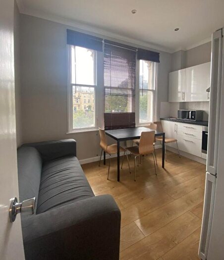 4 Bedroom Flat To Rent In King's Road, Bristol, BS8
