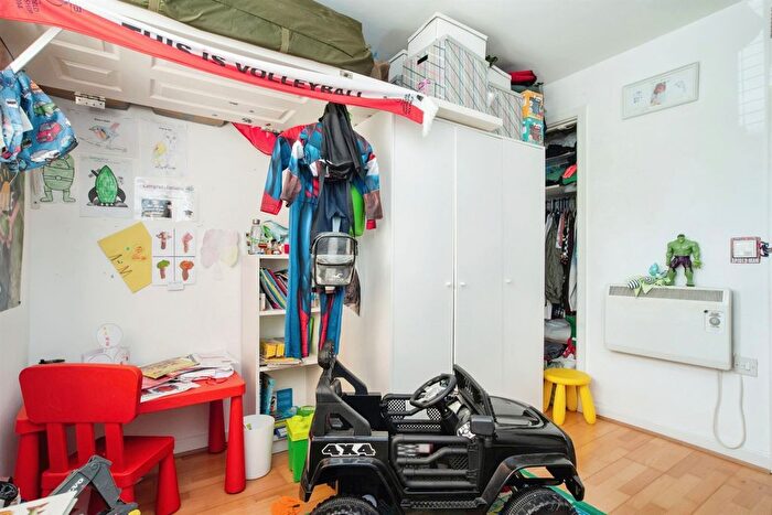1 Bedroom Flat For Sale In Farthing Close, Watford, WD18