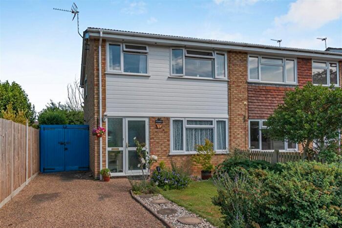 3 Bedroom Semi Detached House For Sale In Pembroke Road, Coxheath, Maidstone, ME17