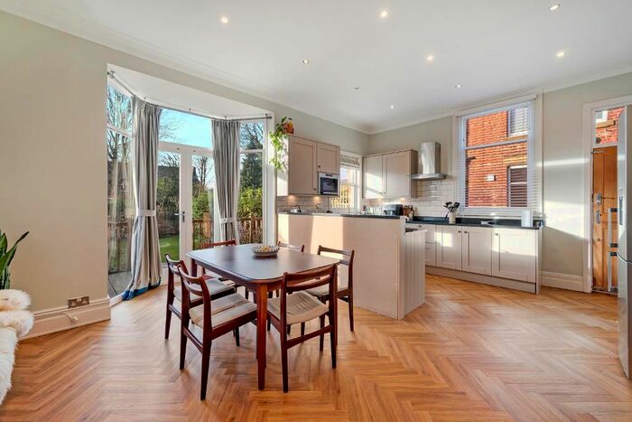 4 Bedroom Semi-Detached House To Rent In Tatton Road South, Heaton Moor, Stockport, SK4