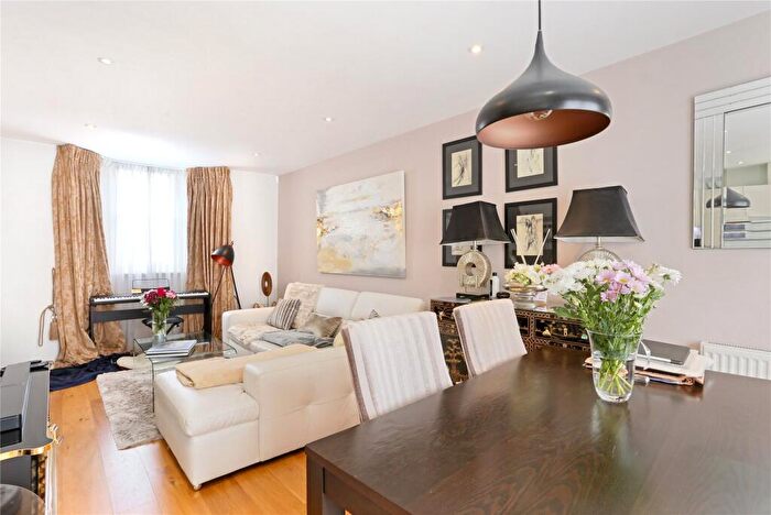 3 Bedroom Terraced House For Sale In Wickersley Road, London, SW11