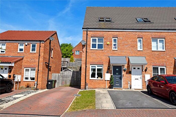 3 Bedroom Town House For Sale In Bedale Drive, Morley, Leeds, West Yorkshire, LS27