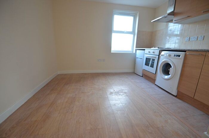 Studio To Rent In High Street, Tottenham / London, N17