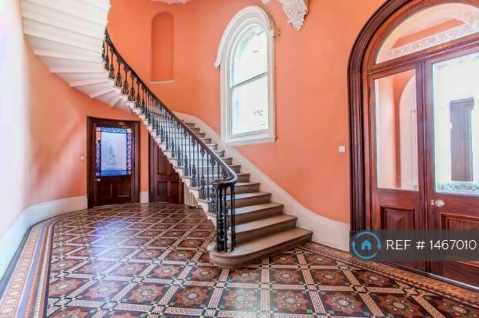 2 Bedroom Flat To Rent In Blackheath, London, SE3