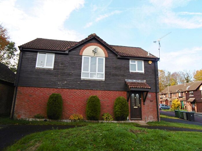 2 Bedroom Detached House To Rent In Monarch Close, Hatch Warren, Basingstoke, RG22