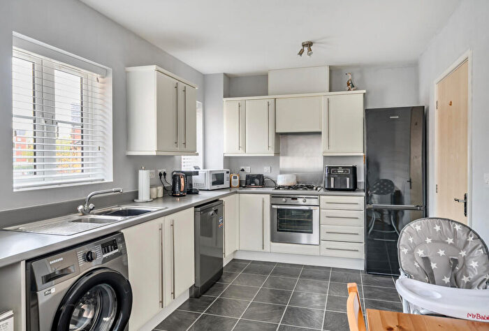 2 Bedroom Apartment For Sale In Arnold Road, Mangotsfield, Bristol, South Gloucestershire, BS16