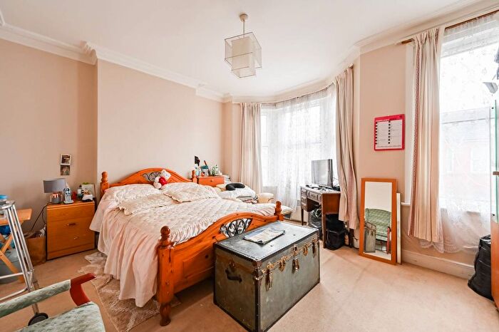 3 Bedroom Terraced House For Sale In Belgrade Road, Stoke Newington, London, N16