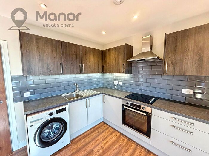 2 Bedroom Flat To Rent In High Road Leyton, Leyton, E10