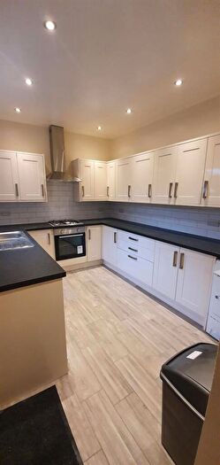 5 Bedroom House To Rent In Rusholme Place, Manchester, M14