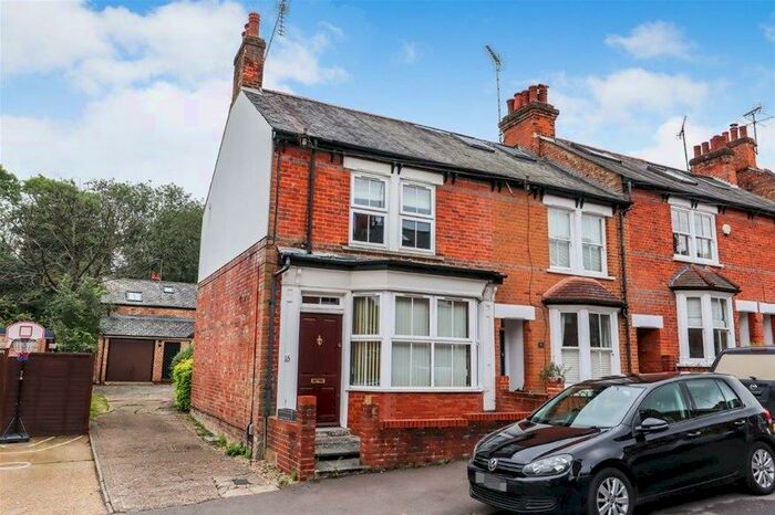 2 Bedroom Flat To Rent In Park Mount, Harpenden, AL5