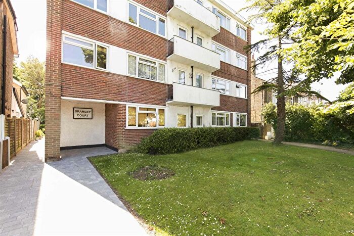 2 Bedroom Flat To Rent In Bramley Court, The Ridgeway, Chingford, E4