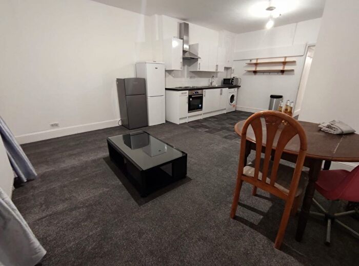 4 Bedroom Maisonette To Rent In East India Dock Road, E14