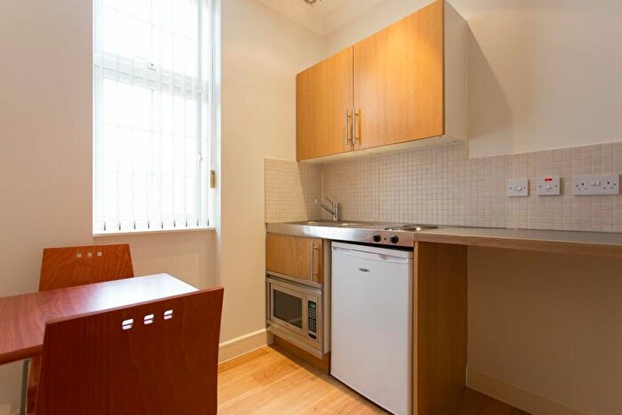 Apartment To Rent In Golders Way, Golders Green, NW11