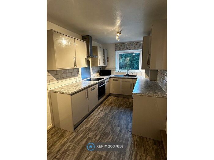2 Bedroom Flat To Rent In Chiltington Court, Horsham, RH12