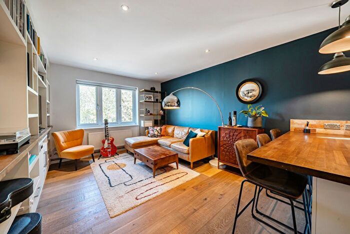 2 Bedroom Flat For Sale In Dewar Street, London, SE15