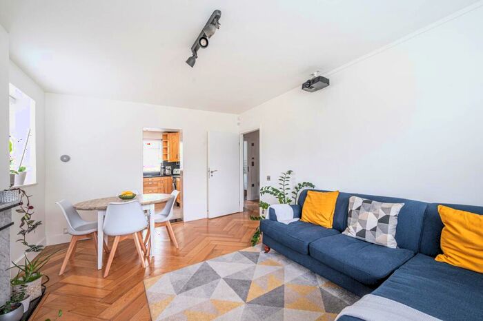 2 Bedroom Flat To Rent In The Grange, East Finchley, London, N2