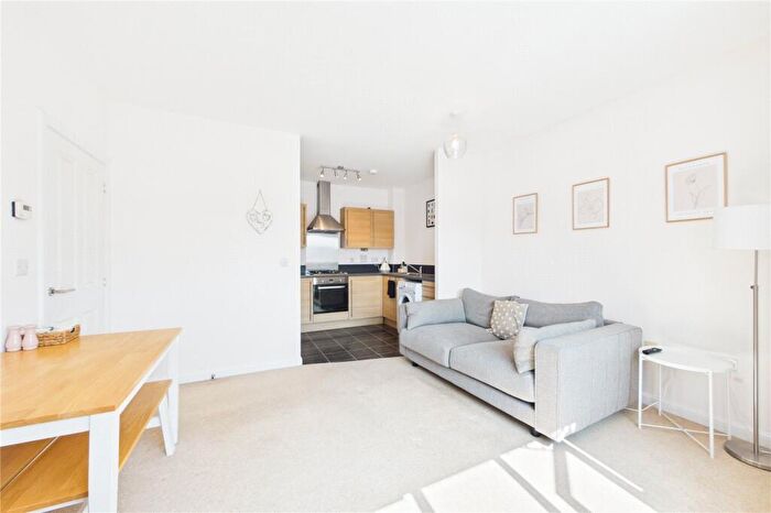 1 Bedroom Apartment For Sale In Caribou Walk, Three Mile Cross, Reading, Berkshire, RG7
