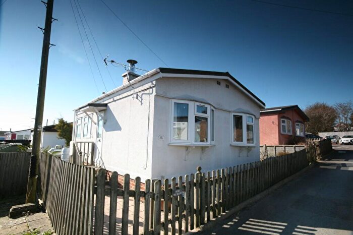 2 Bedroom Park Home For Sale In Hill Rise, Horspath, OX33