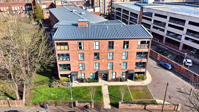 2 Bedroom Flat For Sale In Rosslyn Road, Watford, WD18