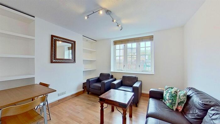 2 Bedroom Flat To Rent In Frogmore, London, SW18