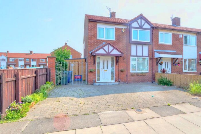 3 Bedroom Semi-Detached House To Rent In Sandringham Road, Grangetown, TS6