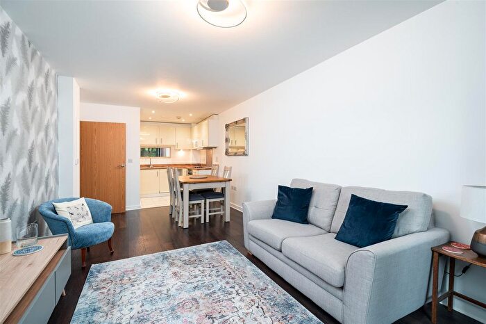 1 Bedroom Flat For Sale In Chartfield Avenue, Putney Hill, SW15
