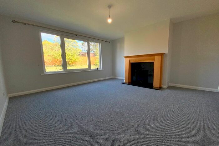 3 Bedroom Bungalow To Rent In Grenville Drive, Tavistock, PL19