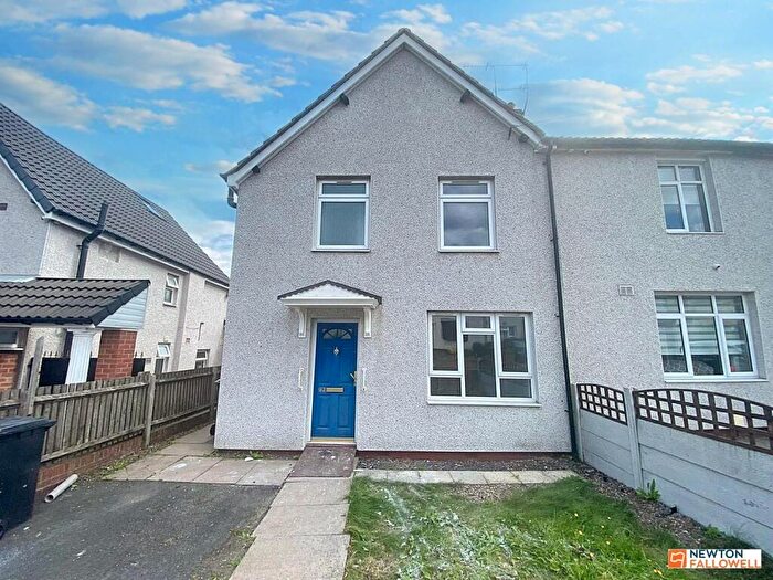 3 Bedroom Semi-Detached House To Rent In Bunns Lane, Dudley, DY2