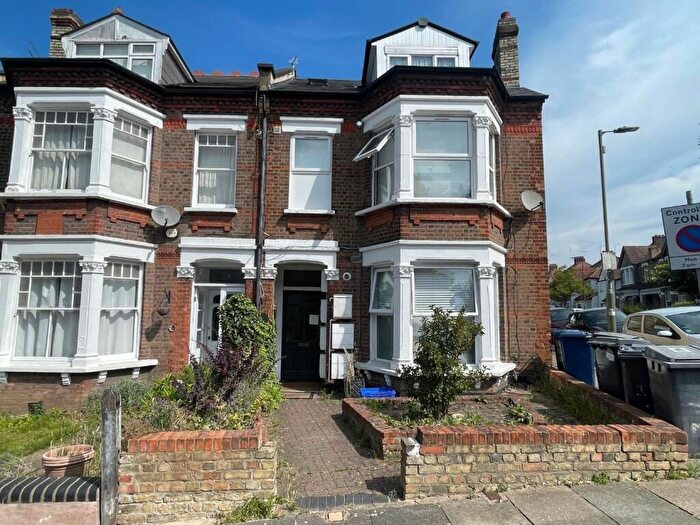 Flat To Rent In Mountfield Road, Finchley, N3