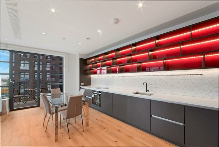 3 Bedroom Apartment To Rent In Defoe House, London City Island, E14