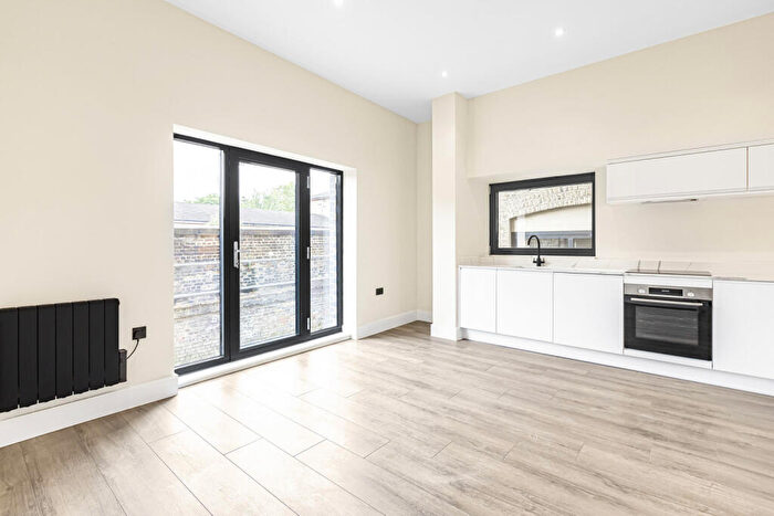 2 Bedroom Apartment To Rent In Glebe Road, London, E8