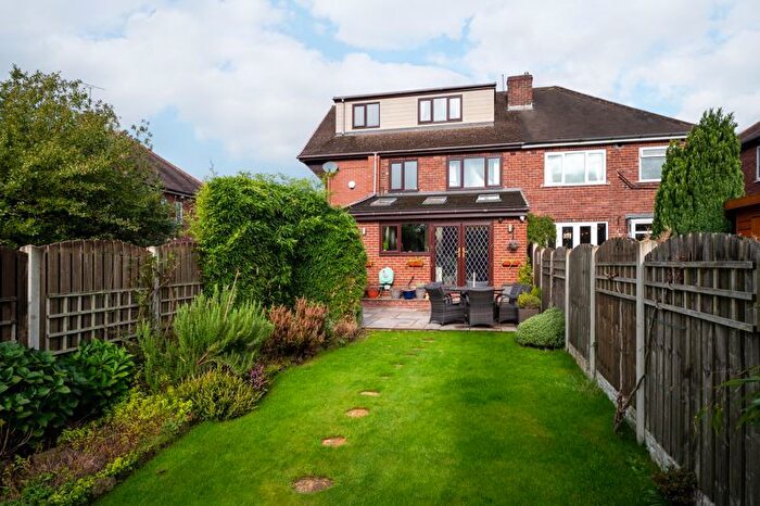 4 Bedroom Semi-detached House For Sale In Meadow Head Drive, Meadwohead, Sheffield, S8