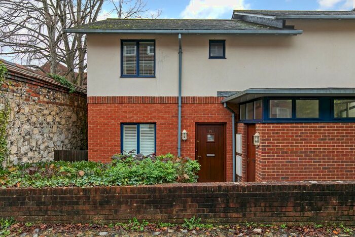 1 Bedroom Flat To Rent In Silchester Place, Winchester, SO23