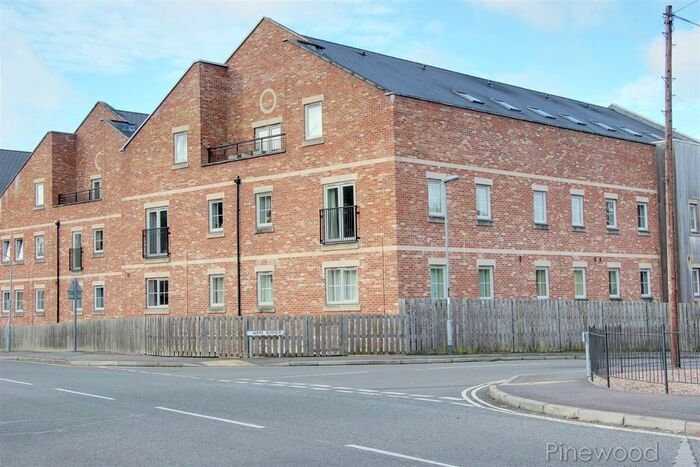 2 Bedroom Flat To Rent In Piccadilly Heights, Wain Avenue, Chesterfield, Derbyshire, S41