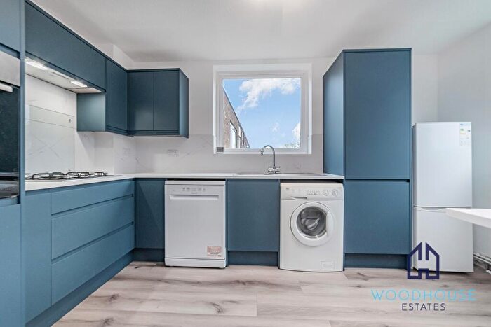 2 Bedroom Flat To Rent In Friern Barnet Road, London, N11