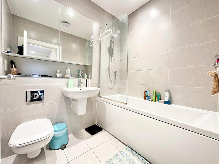 1 Bedroom Apartment To Rent In Seven Sisters Road, London, N4