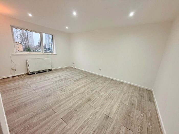 2 Bedroom Flat To Rent In Gurney Close, Barking, IG11