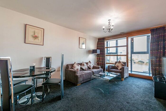 1 Bedroom Flat To Rent In Falcon Wharf, Battersea, London, SW11