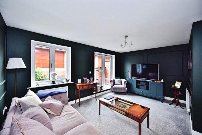 3 Bedroom Semi-Detached House For Sale In Darwin Avenue, Maidstone, Kent, ME15