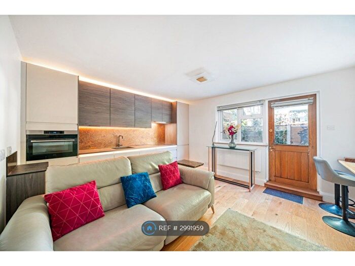 2 Bedroom Flat To Rent In Carlton Drive, London, SW15