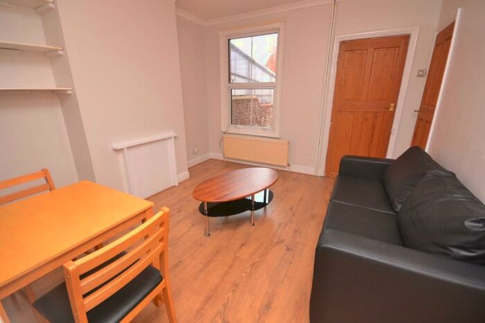 1 Bedroom Flat To Rent In Pell Street, Reading, RG1